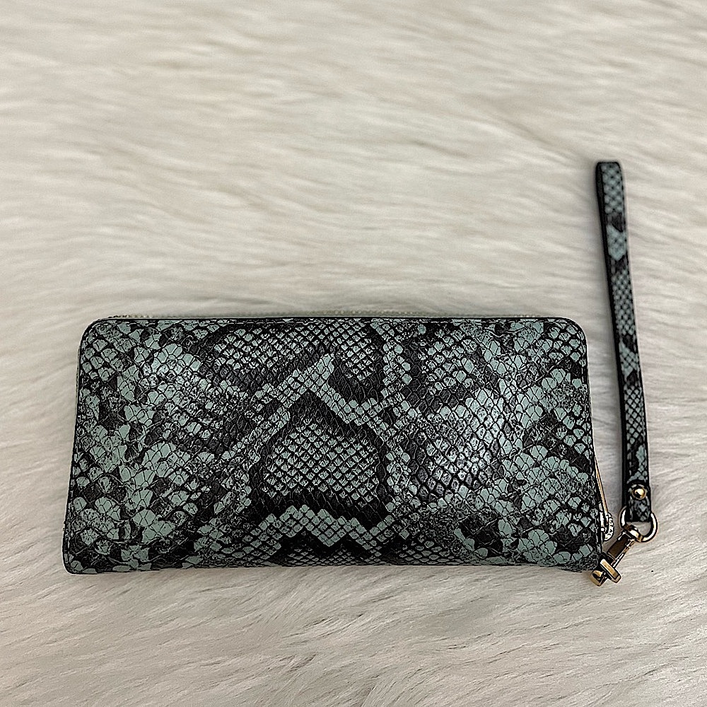 MICHAEL KORS - GREEN PYTHON EMBOSSED LEATHER JET SET CONTINENTAL LONG ZIP WALLET - Picture 3 of 13